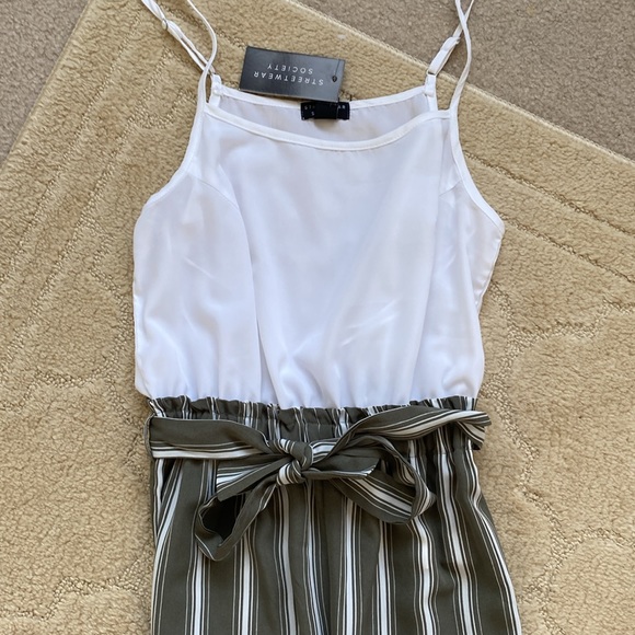 Urban Planet Jumpsuit - Picture 2 of 4